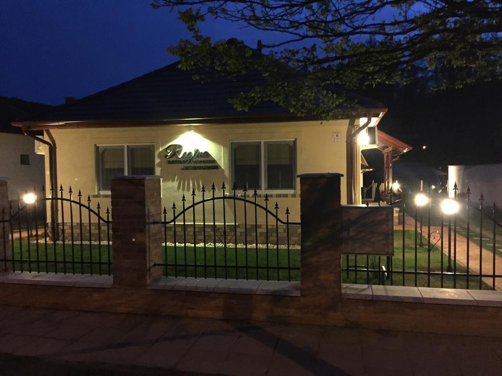 Regina Delux Apartman Gyula Exterior photo